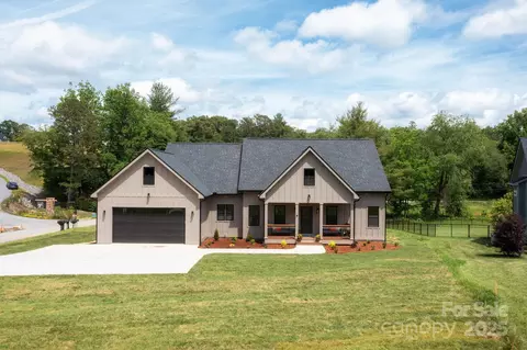 9 Robey Dr, Fletcher, NC 28732