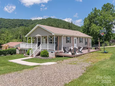 16 Sams Branch Rd, Candler, NC 28715