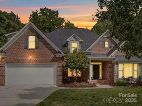 2608 Golden Bell Dr, Gastonia, NC 28056