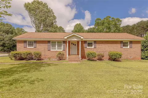5840 Potter Rd, Matthews, NC 28104