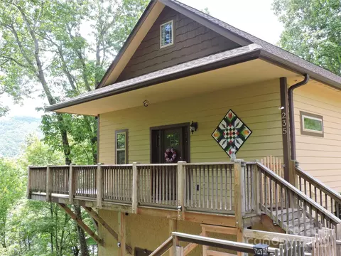 235 Red Oak Ln, Burnsville, NC 28714