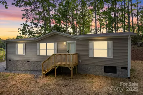 99 Sandy Hill Ln, Hendersonville, NC 28792