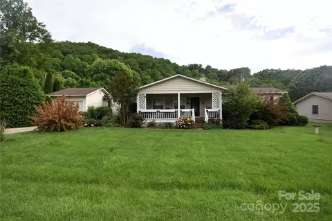 74 Sunflower Ln, Waynesville, NC 28785
