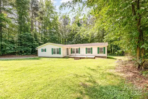 611 W Robinson St, Dallas, NC 28034
