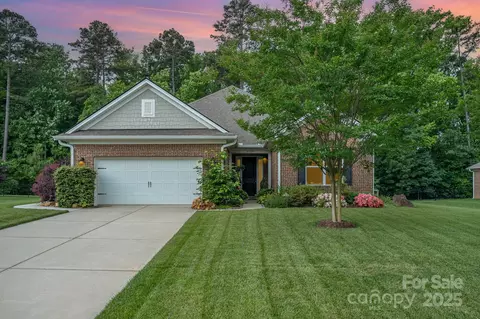 8737 Mullis Forest Ct, Mint Hill, NC 28227