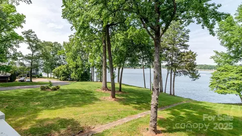 302 Northwest Dr, Davidson, NC 28036 photo 5
