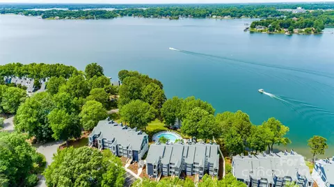 302 Northwest Dr, Davidson, NC 28036