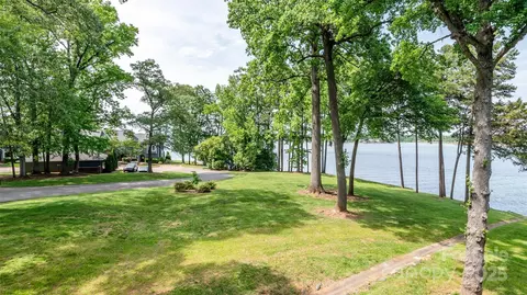 302 Northwest Dr, Davidson, NC 28036 photo 6