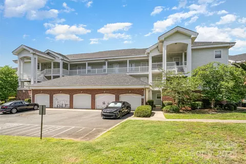8969 Meadow Vista Rd, Charlotte, NC 28213