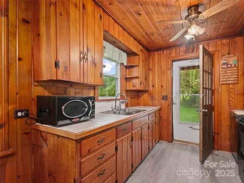 49 Caring Place Loop, Clyde, NC 28721 photo 4