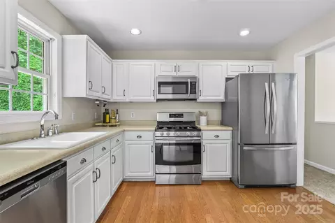 Kitchen - 205 Davis Dr, Morganton, NC 28655 photo 2 of 3