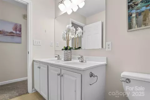 Bath - 205 Davis Dr, Morganton, NC 28655 photo 2 of 4