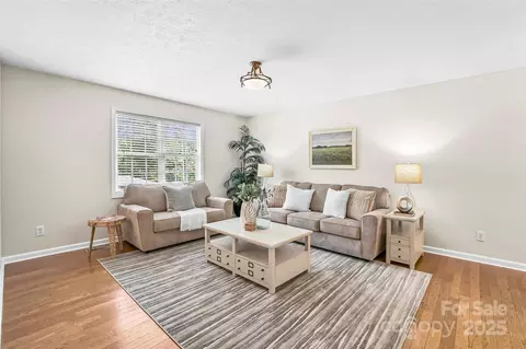 Living - 205 Davis Dr, Morganton, NC 28655 photo 2 of 4