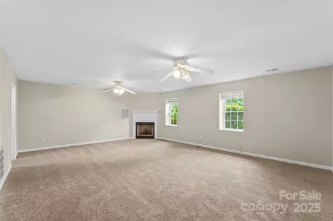 Living - 205 Davis Dr, Morganton, NC 28655 photo 3 of 4