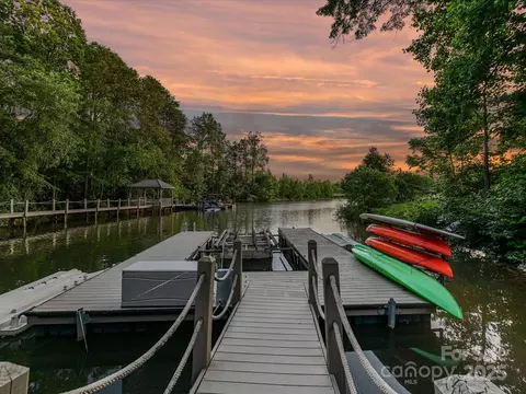 4290 Barbrick St, Sherrills Ford, NC 28673