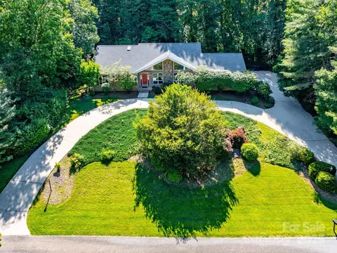 18 Westbridge Dr, Hendersonville, NC 28739