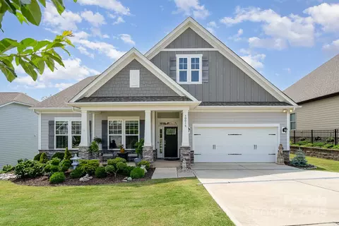10016 St Kitts Landing Ln, Charlotte, NC 28278