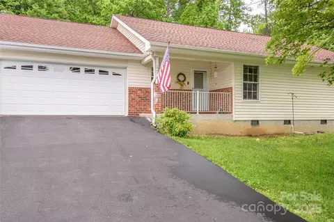 174 Allen Paul Dr, Hendersonville, NC 28791