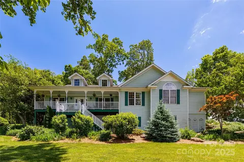 50 Appleola Rd, Hendersonville, NC 28792