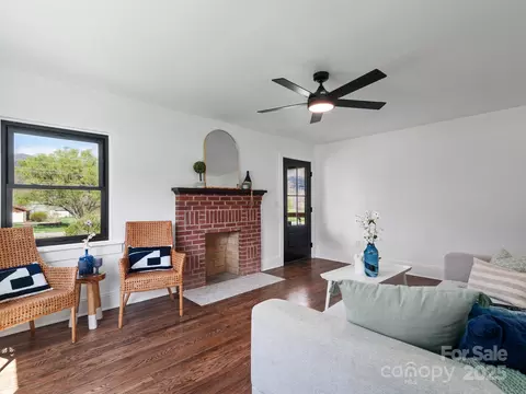 Living - 21 Murray Rd, Canton, NC 28716 photo 1 of 3