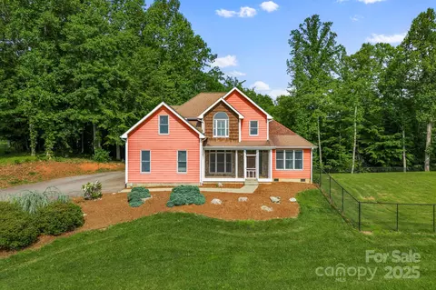 1586 Bull Creek Rd, Marshall, NC 28753
