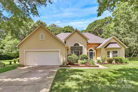 13930 Wild Heather Ct, Charlotte, NC 28273