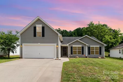 1533 Moss Creek Dr, Harrisburg, NC 28075