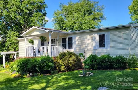 101 Cumberland Dr, Hendersonville, NC 28792