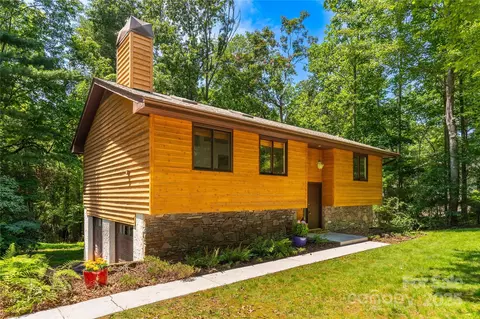 2 Oak Grove Rd, Arden, NC 28704