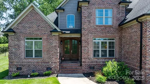 73 41st Nw Ave NW, Hickory, NC 28601 photo 2
