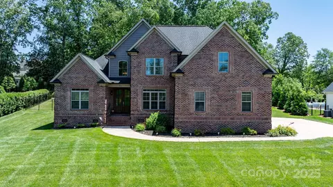 73 41st Nw Ave NW, Hickory, NC 28601