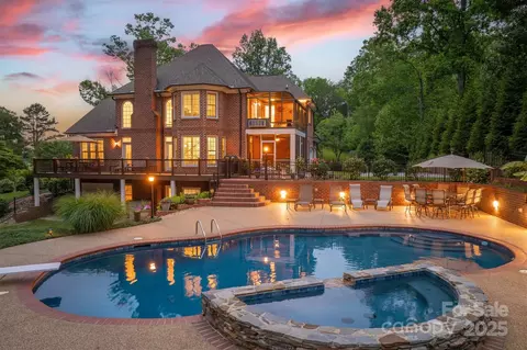 3113 Stoney Brook Dr, Lenoir, NC 28645