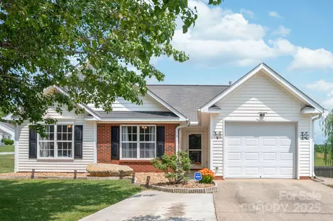 4208 Oaksburg Ct, Winston Salem, NC 27107