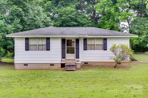 2921 Ambrose Dr, Gastonia, NC 28056