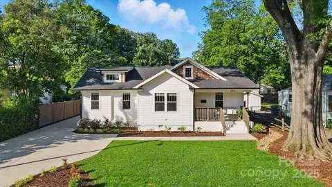 343 Melbourne Ct, Charlotte, NC 28209