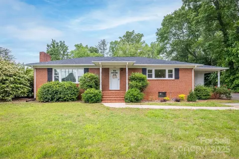 826 Jamestown Rd, Morganton, NC 28655