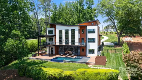 5930 Midsomer Rd, Charlotte, NC 28214