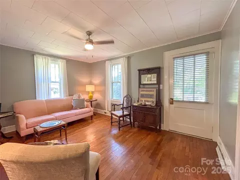 436 8th Avenue Nw Dr NW, Hickory, NC 28601 photo 3