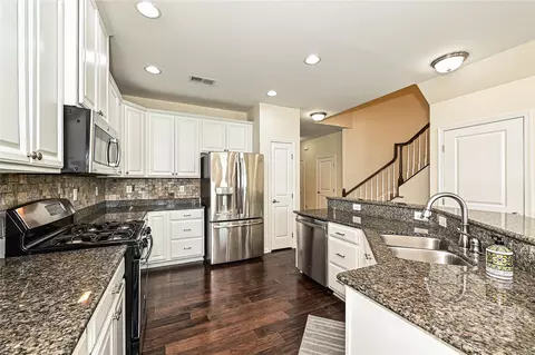 Kitchen - 1329 Jacemans Way, Cornelius, NC 28031 photo 4 of 5