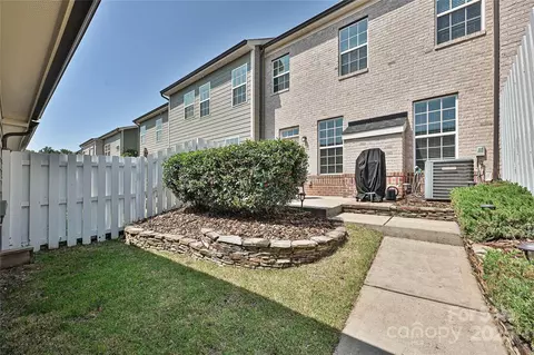 Exterior - 1329 Jacemans Way, Cornelius, NC 28031 photo 4 of 7
