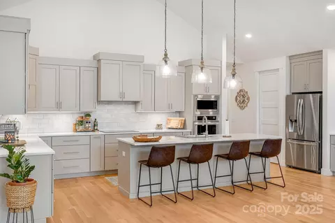 Kitchen - 15 Ledgestone Dr, Fairview, NC 28730 photo 2 of 5