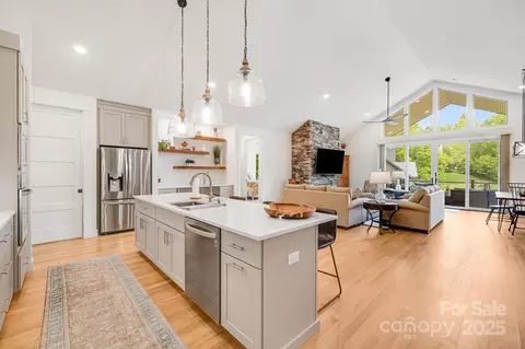 Kitchen - 15 Ledgestone Dr, Fairview, NC 28730 photo 5 of 5