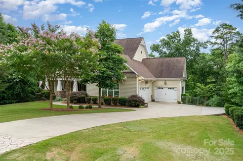 6873 Pine Moss Ln, Clover, SC 29710 photo 2