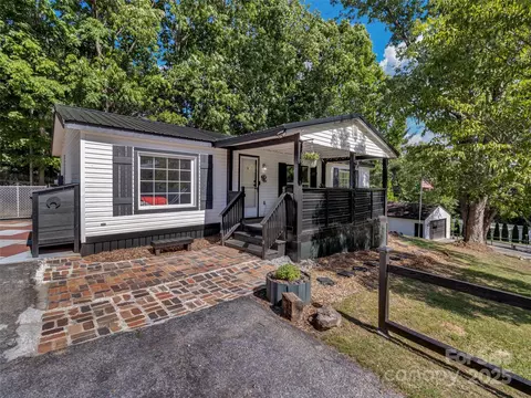 3 Concord Knoll Ln, Asheville, NC 28803