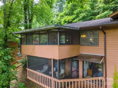 91 Golf Vista Dr, Franklin, NC 28734
