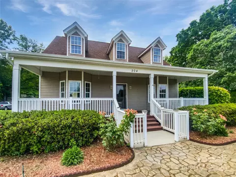 204 W Boyd St, Maiden, NC 28650