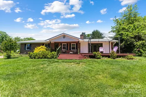 103 Hampshire Ln, Canton, NC 28716
