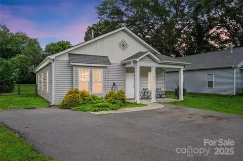 204 Craig St, Mount Holly, NC 28120