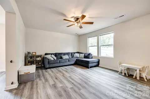 Living - 415 Kickapoo Ave, Gastonia, NC 28056 photo 2 of 3