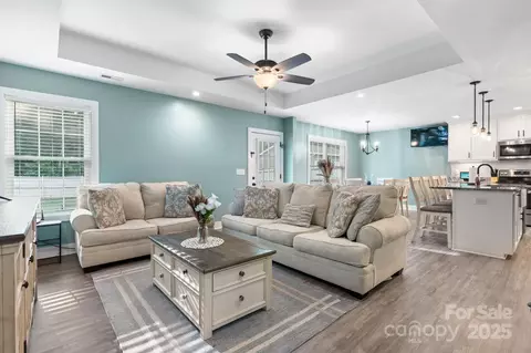 120 Deer Ridge Dr, Hudson, NC 28638